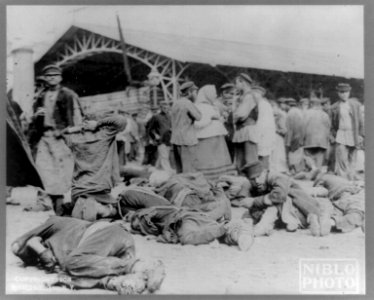 Natives sleeping in the street, Moscow, Russia) - Niblo Photo LCCN89709645