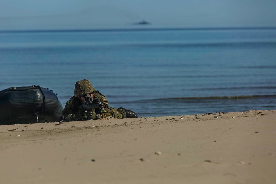 NATO forces work together in joint personnel recovery exercise during BALTOPS (40900833340)