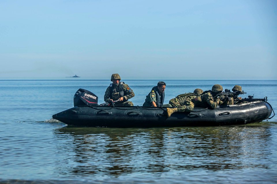 NATO forces work together in joint personnel recovery exercise during BALTOPS (40900833180)
