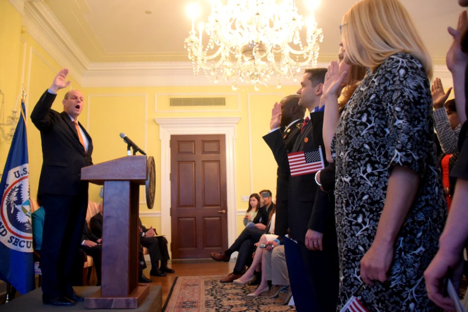 Naturalization Ceremony (26179181992)
