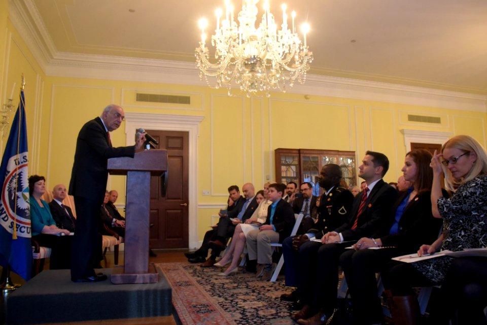 Naturalization Ceremony (26205315271)