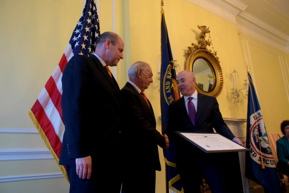 Naturalization Ceremony (26179135472)