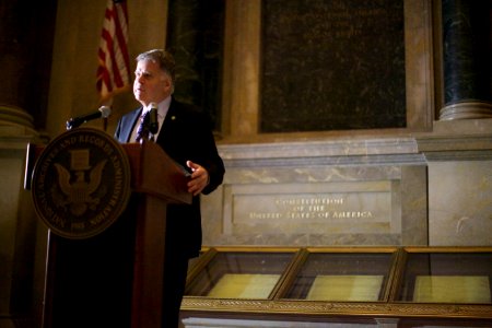 Naturalization Ceremony (11451021176)
