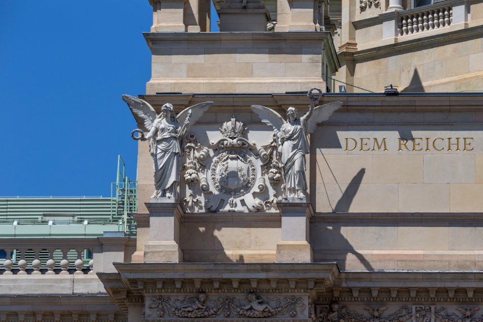 Naturhistorisches Museum, Wien, Attikalbalustrade, Viktorien J.Benk-9974