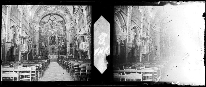 Nau i altar molt treballats de l'església del Carme de Vic (AFCEC BORDONS X 304)
