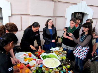 Native American Chefs Explore American Roots of Ukrainian Cuisine at the Honchar museum, May 23, 2013 (8878237956)
