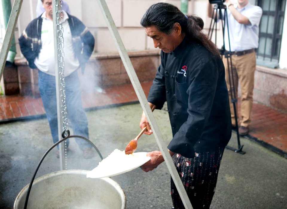 Native American Chefs Explore American Roots of Ukrainian Cuisine at the Honchar museum, May 23, 2013 (8878292447)