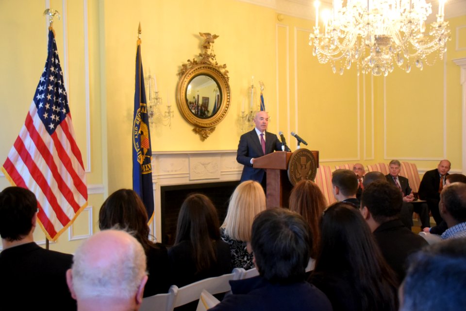 Naturalization Ceremony (25998739430)