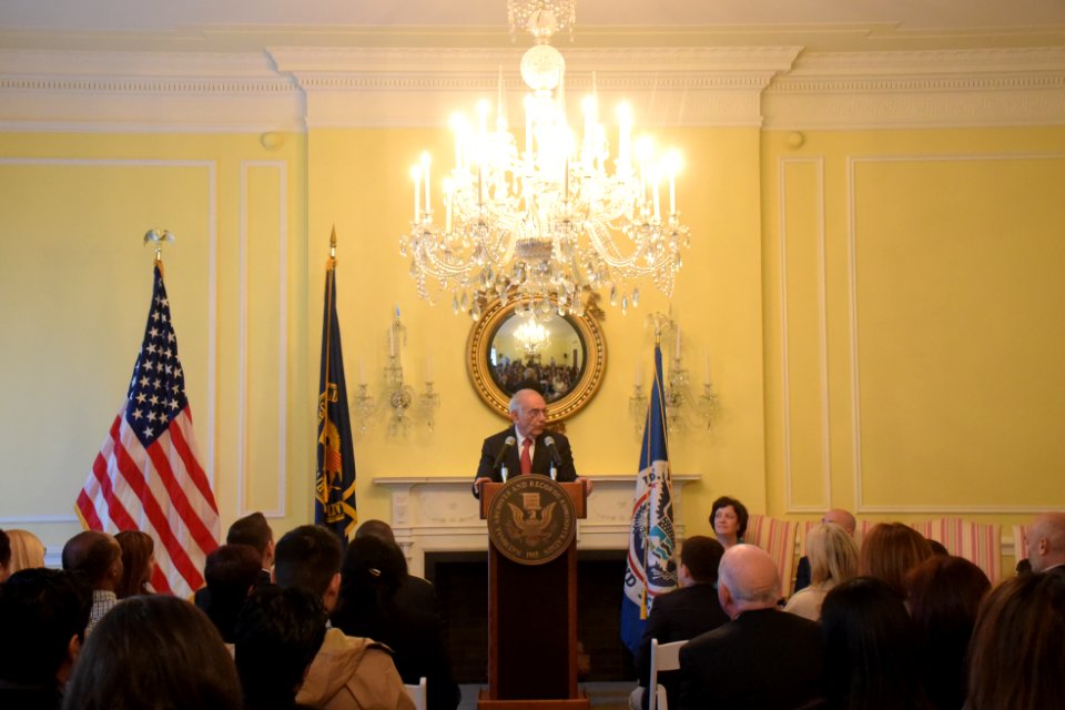 Naturalization Ceremony (26205322421)