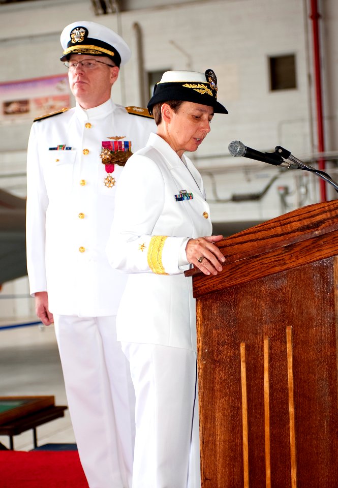 NAVAIR’s first woman admiral takes command of COMFRC (1)