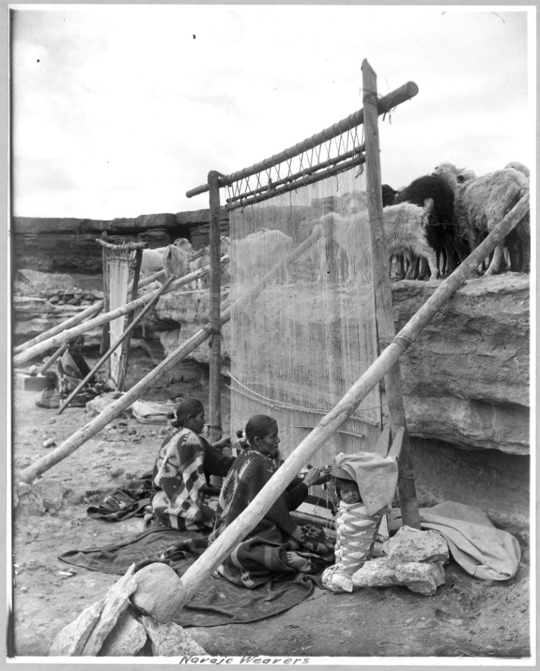 Navajo weavers LCCN90708127
