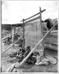 Navajo weavers LCCN90708127