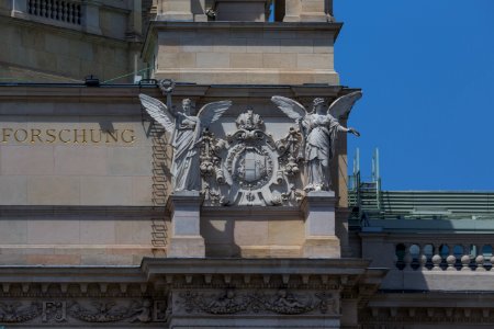 Naturhistorisches Museum, Wien, Attikalbalustrade, Viktorien J.Benk-9976