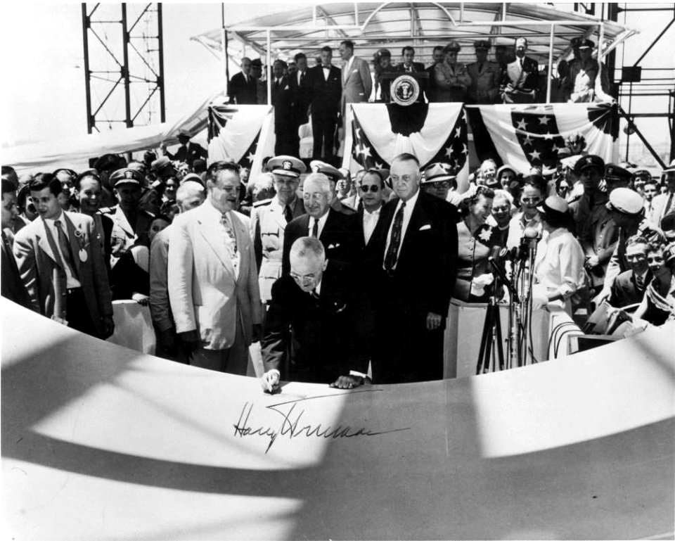 Nautilus (SSN-571) keel laying