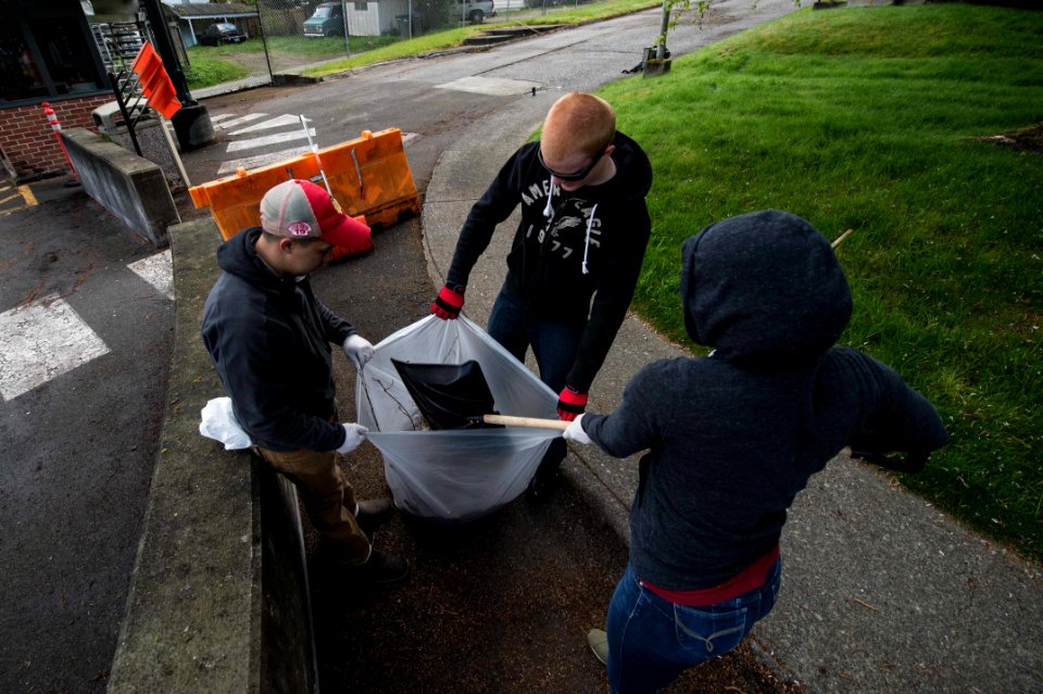 Naval Base Kitsap-Bremerton Earth Day cleanup 150422-N-JY507-053