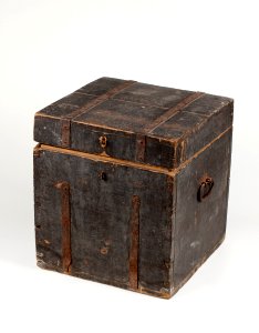 Nattstol (potta) i form av låda i grönmålad furu från 1700-talet - Skoklosters slott - 95290