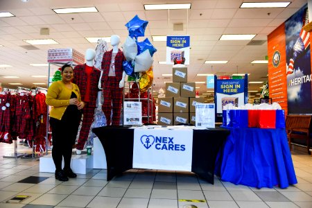 Naval Base Kitsap Hosts NEX Cares Event For Deployed Service Members' Families 161105-N-EC099-007