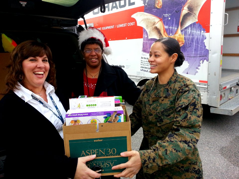 Naval Criminal Investigative Service (NCIS) Washington Field Office employees help Toys for Tots 131220-N-CG900-001