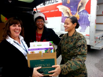 Naval Criminal Investigative Service (NCIS) Washington Field Office employees help Toys for Tots 131220-N-CG900-001
