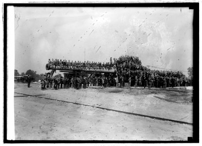 Naval gun, 10-12-22 LCCN2016846777