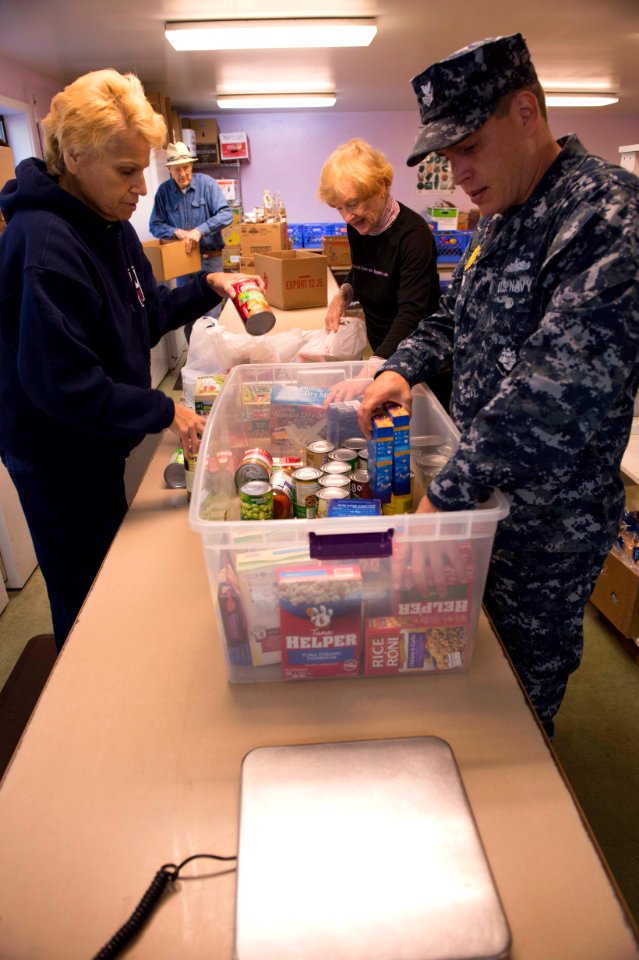 Naval Magazine Indian Island donates food 150918-N-OO032-007