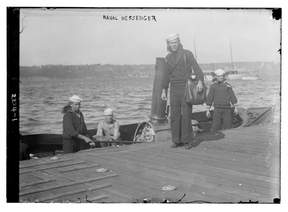 Naval messenger LCCN2014689951