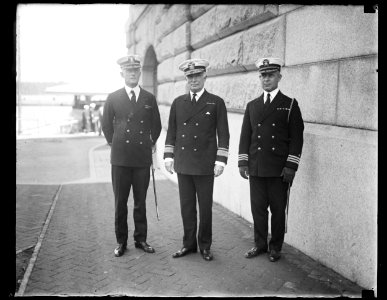 Naval officers; Henry B. Wilson, center LCCN2016890767