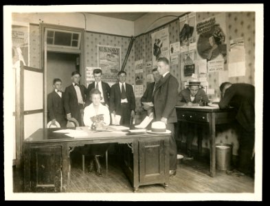 Naval recruiting office decorated with World War I posters LCCN2016645643