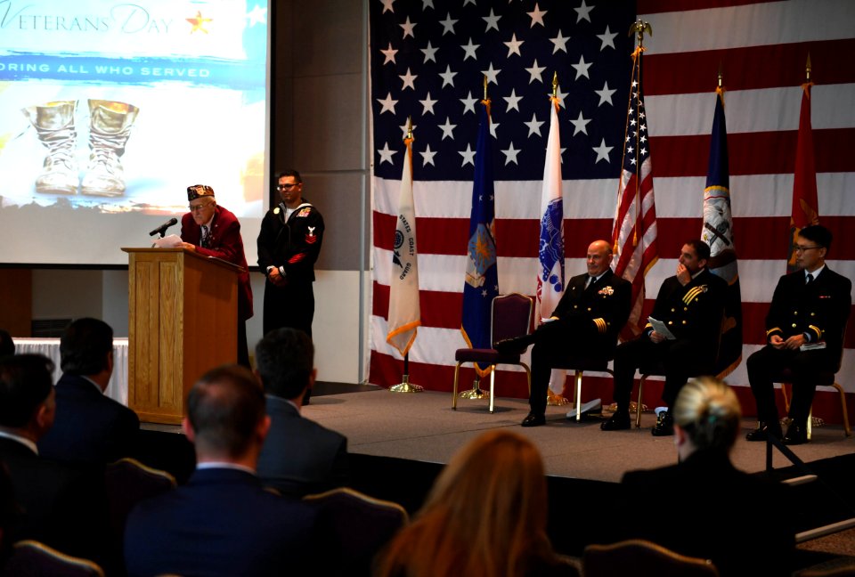 Naval Station Everett 2016 Veteran's Day ceremony 161109-N-WX604-113