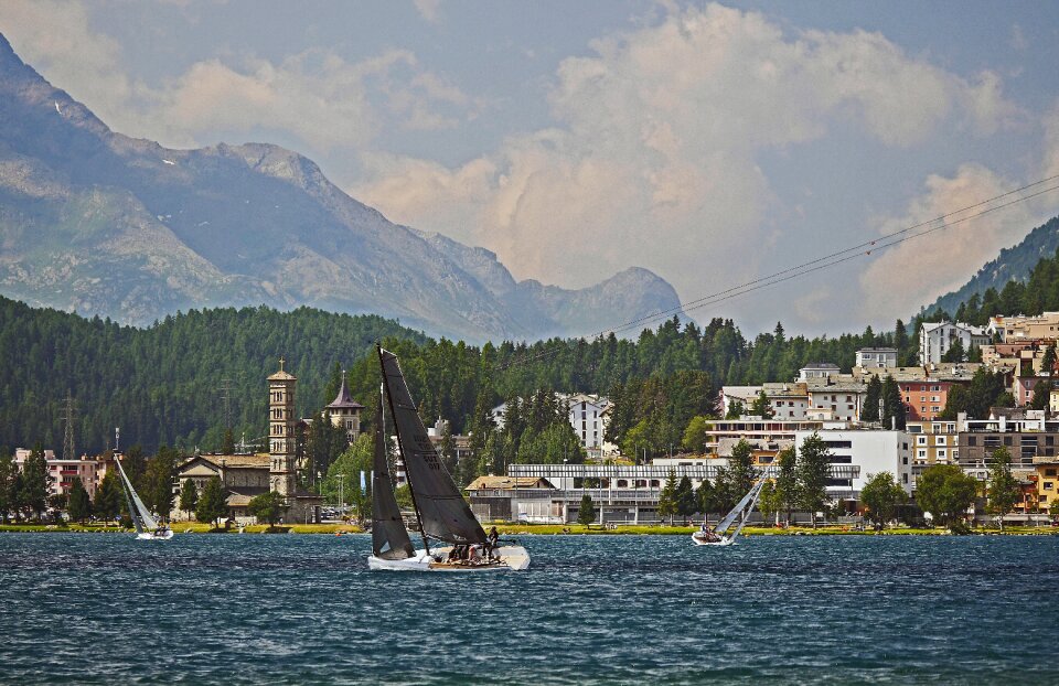 Speed boats sailing club hard on the wind