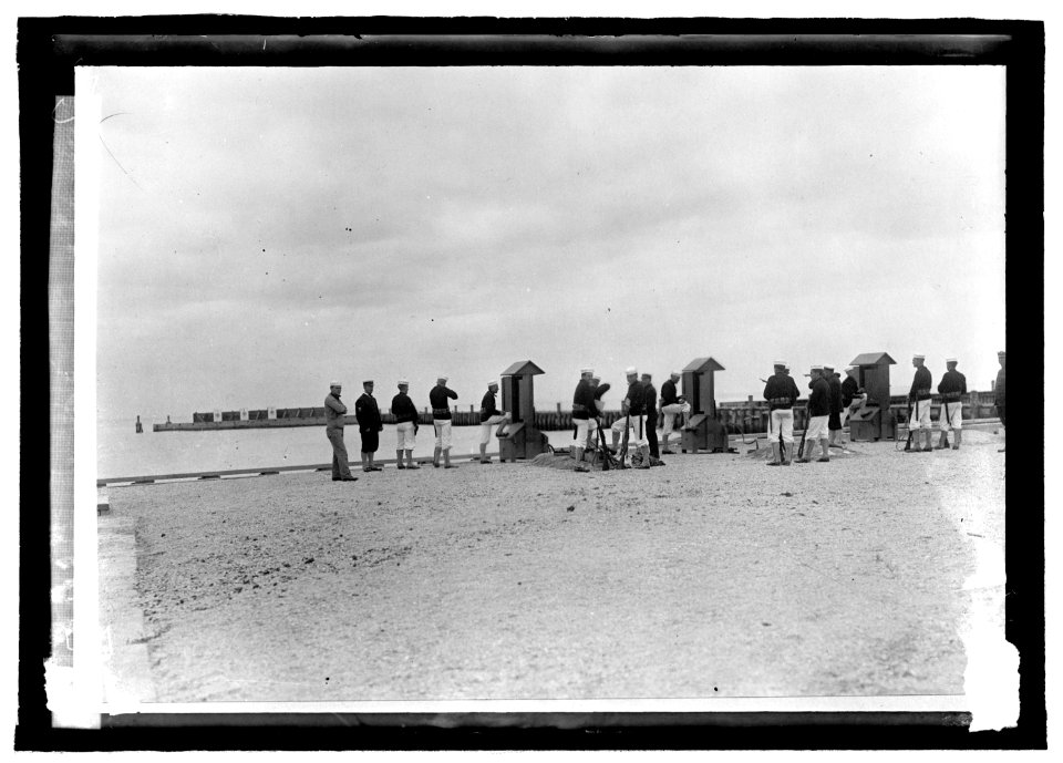 Naval training station, Great Lakes, Ill. LCCN2016821544