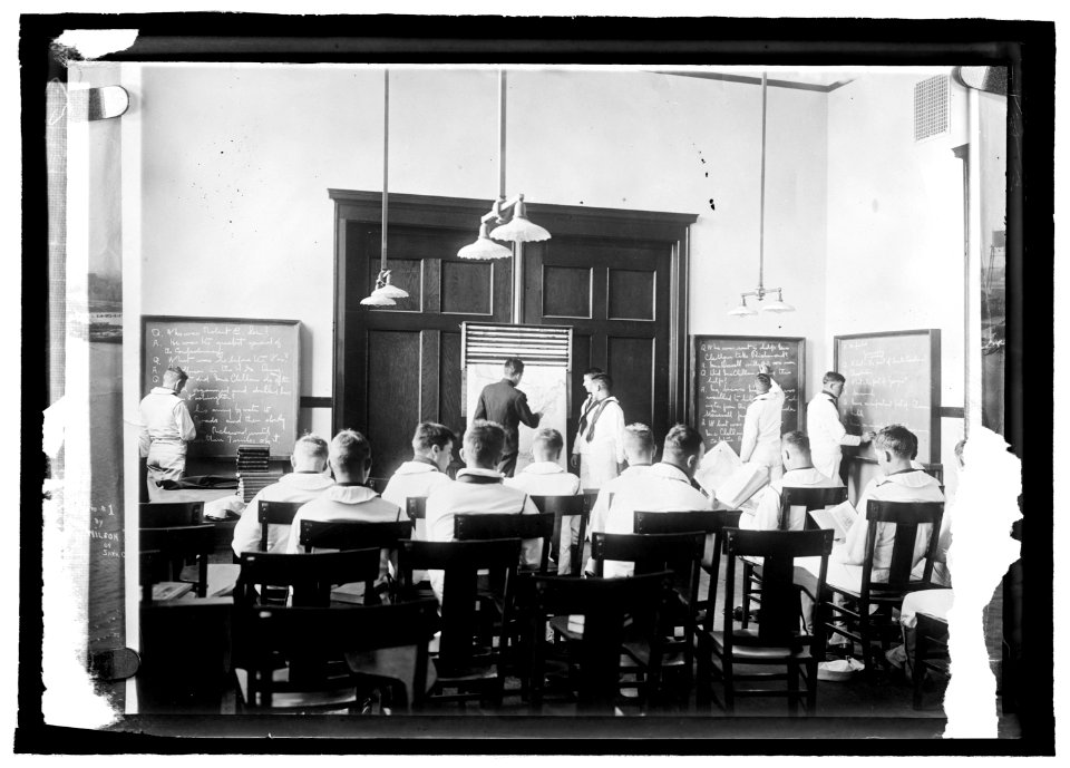 Naval training station, Great Lakes, Ill. LCCN2016821545