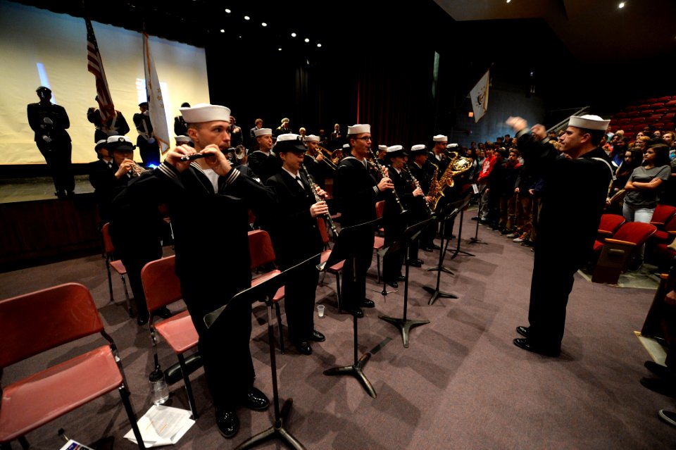 Naval War College activity 151105-N-PX557-037
