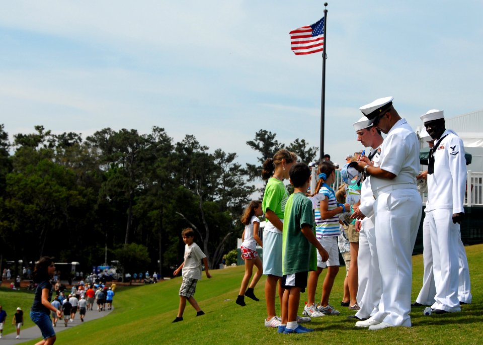 Naval Forces Southern Command greets George H.W. Bush DVIDS171117