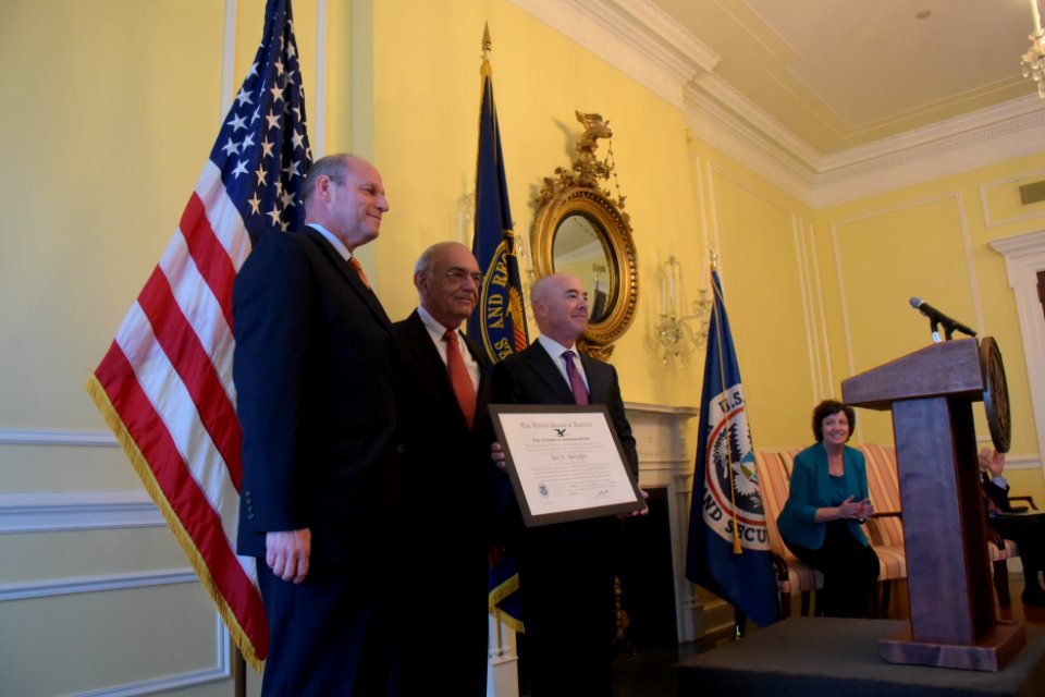 Naturalization Ceremony (26205333351)