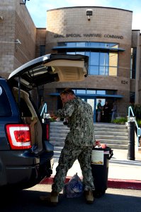 Naval Special Warfare food drive 151120-N-AV746-015