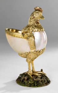 Nautilus cup in the form of a chicken
