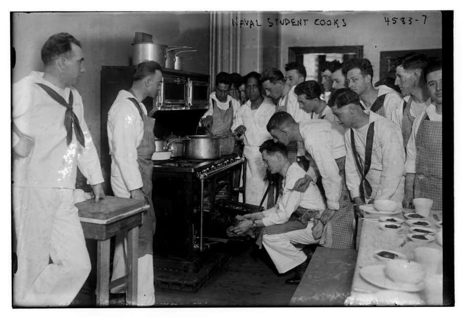 Naval student cooks LCCN2014706950