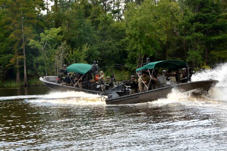 NAVSCIATTS' PCAT Conducts Simulated Extraction Exercises 160907-N-TI567-071