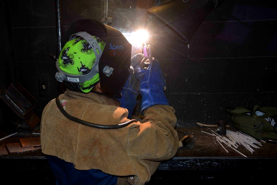 NAVSCIATTS' Students Learn Welding Skills 160811-N-JK586-002