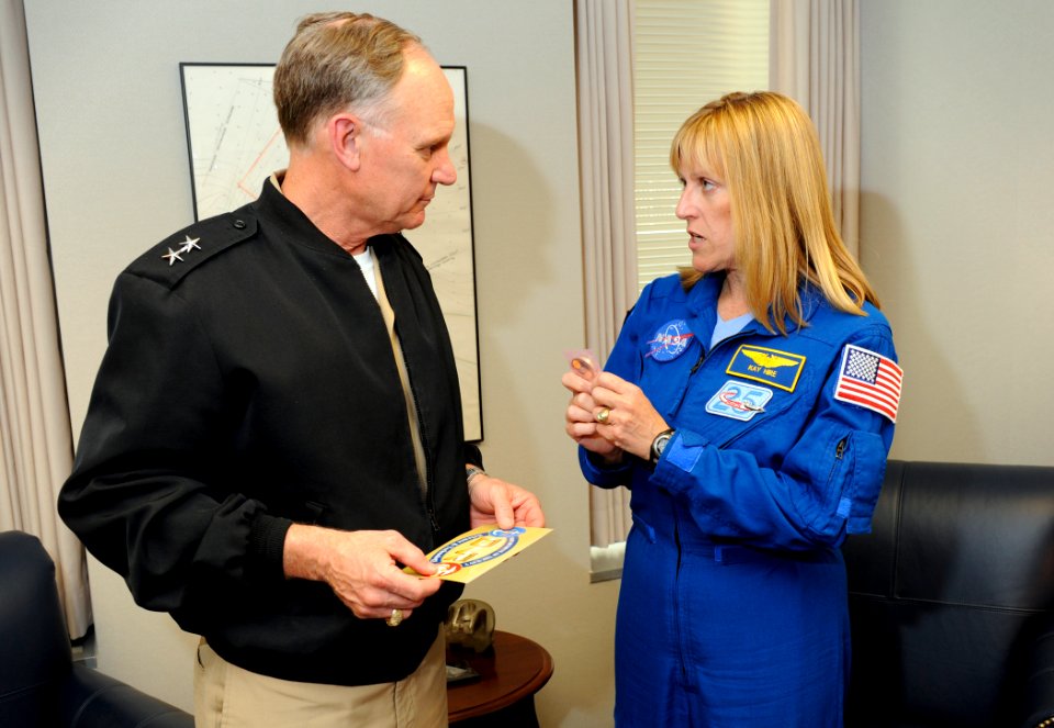 Navy Astronaunt speaks of mission DVIDS271557