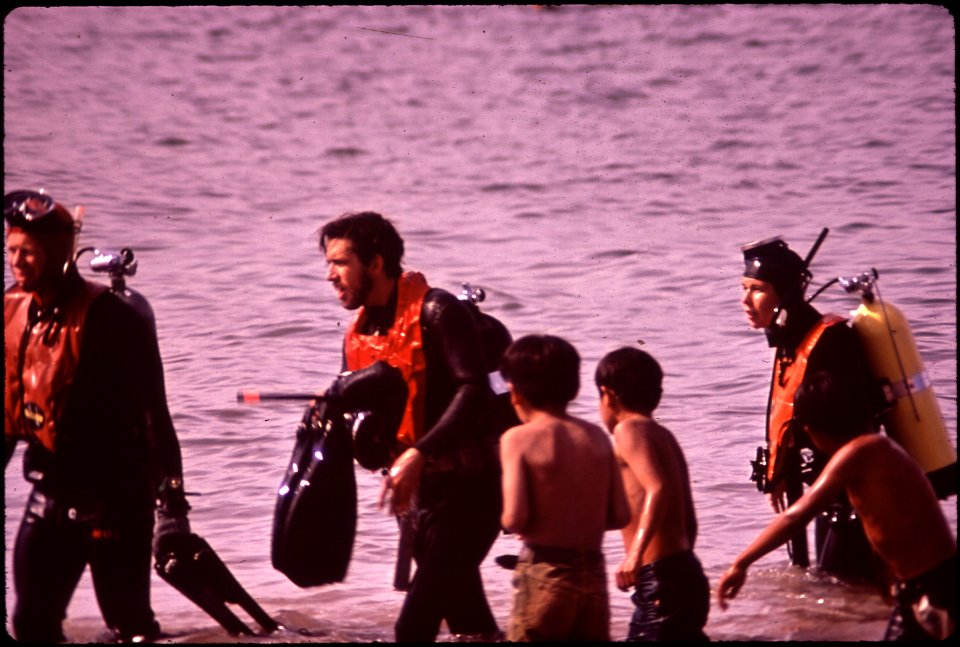 Navajo Boys Watch a Scuba Diving Class at Lake Powell (4265739635)