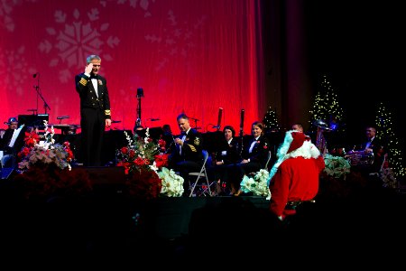 Navy Band performs holiday concerts 161217-N-LC494-576