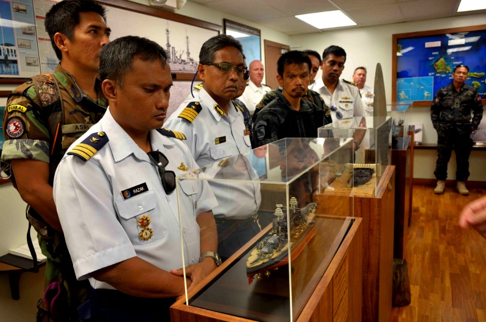 NAVSCIATTS' SLIC Students Tour COMPACFLT Museum 160824-N-JK586-056