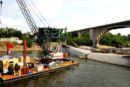 Navy at I-35 Bridge Collapse DVIDS53294