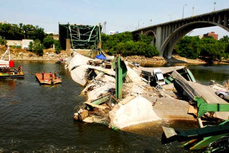 Navy at I-35 Bridge Collapse DVIDS53303 photo