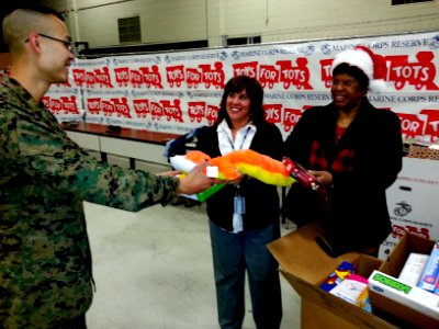 Naval Criminal Investigative Service (NCIS) Washington Field Office employees help make the holidays better for youth 131220-N-CG900-002