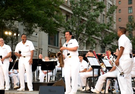 Navy Band Concert on the Avenue (35341023341)