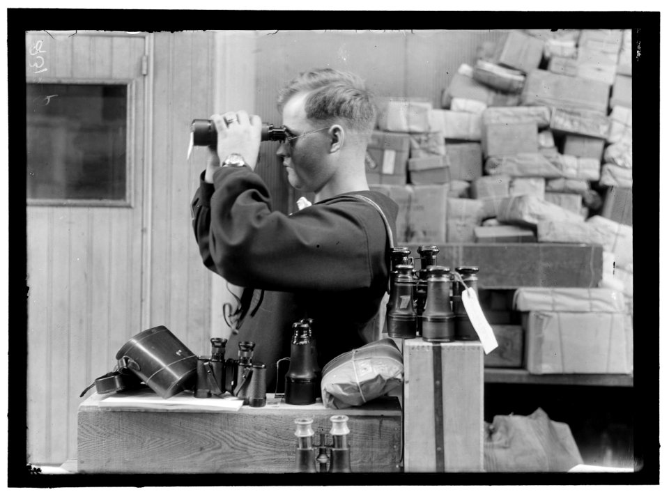 NAVY DEPARTMENT, U.S. BINOCULARS LCCN2016868963