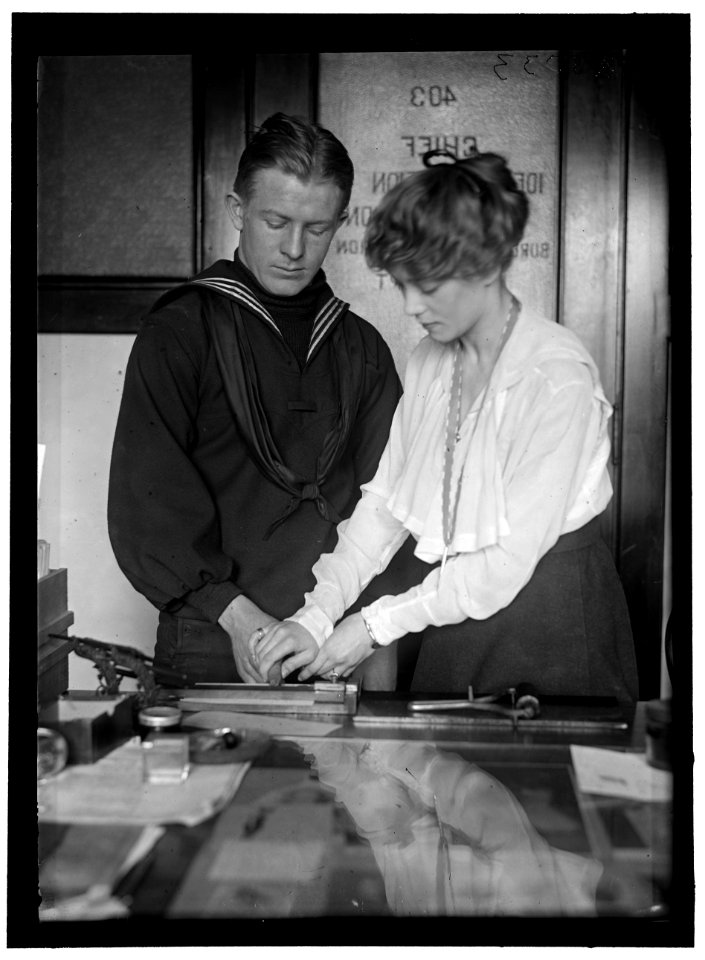 NAVY DEPARTMENT, U.S. INTELLIGENCE BUREAU, FINGER PRINT DEPARTMENT CLERKS- JAMES A. NOONAN, MRS. G.G. BOSWELL LCCN2016868919